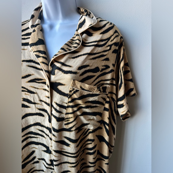 SKIMS Bronze Tiger Print Short Sleeve Pajama Set, Size XL (NWT) - Picture 6 of 9